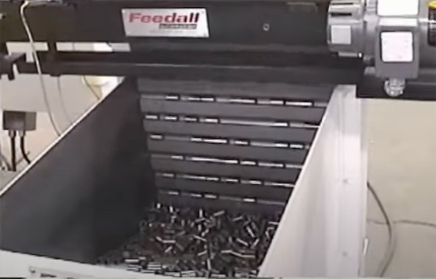 Elevating Hopper Feeder