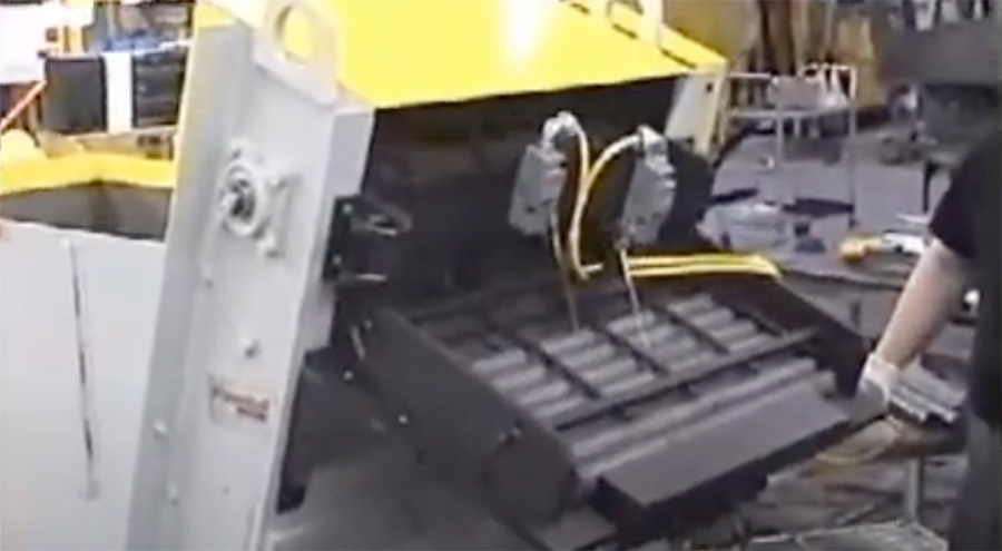 Elevating Hopper Feeder